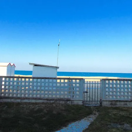 M93 Marcelli Trilocale Sulla Spiaggia Con Giardino